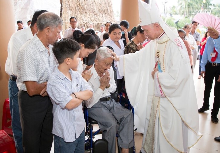 Chúa Thương Xót, và hàn gắn những rạn nứt
